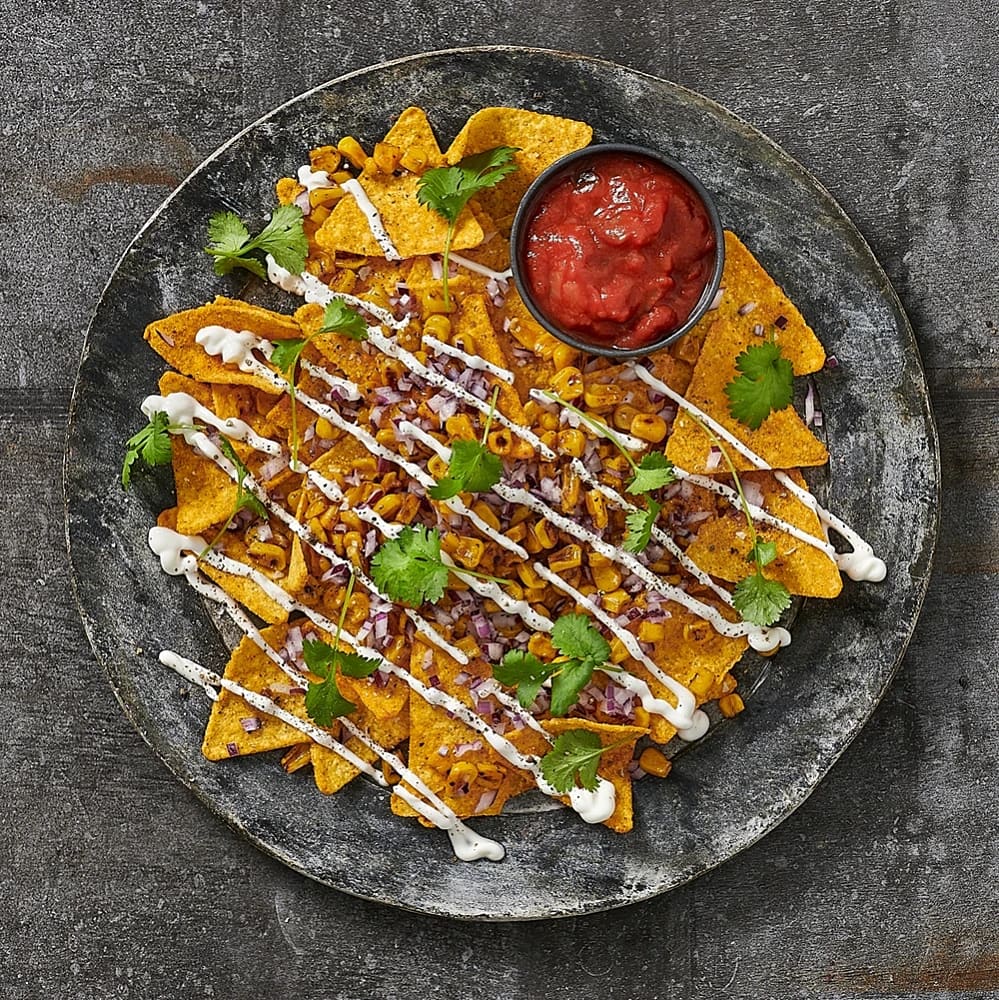 Guajillochips med habanerokryddad topping och koriander