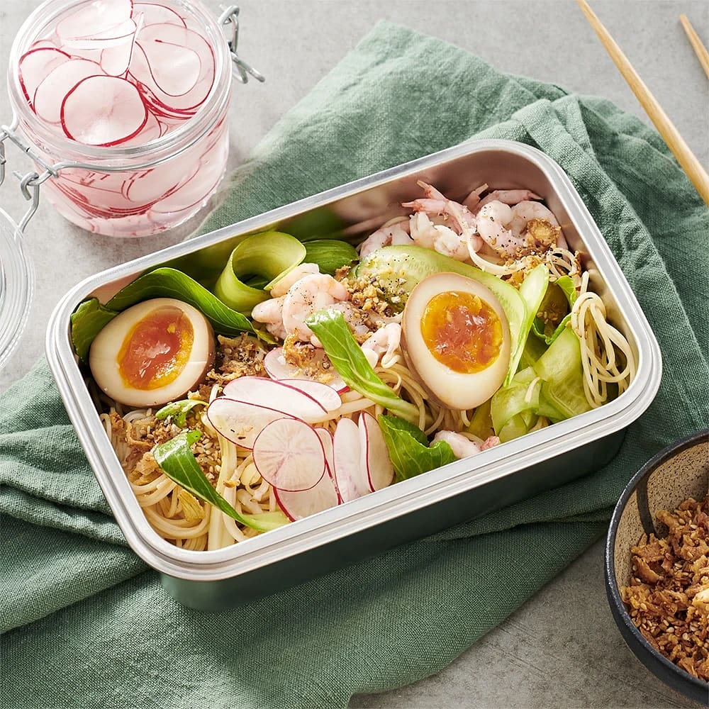 Nudelsallad med pak choi och sojapicklat ägg