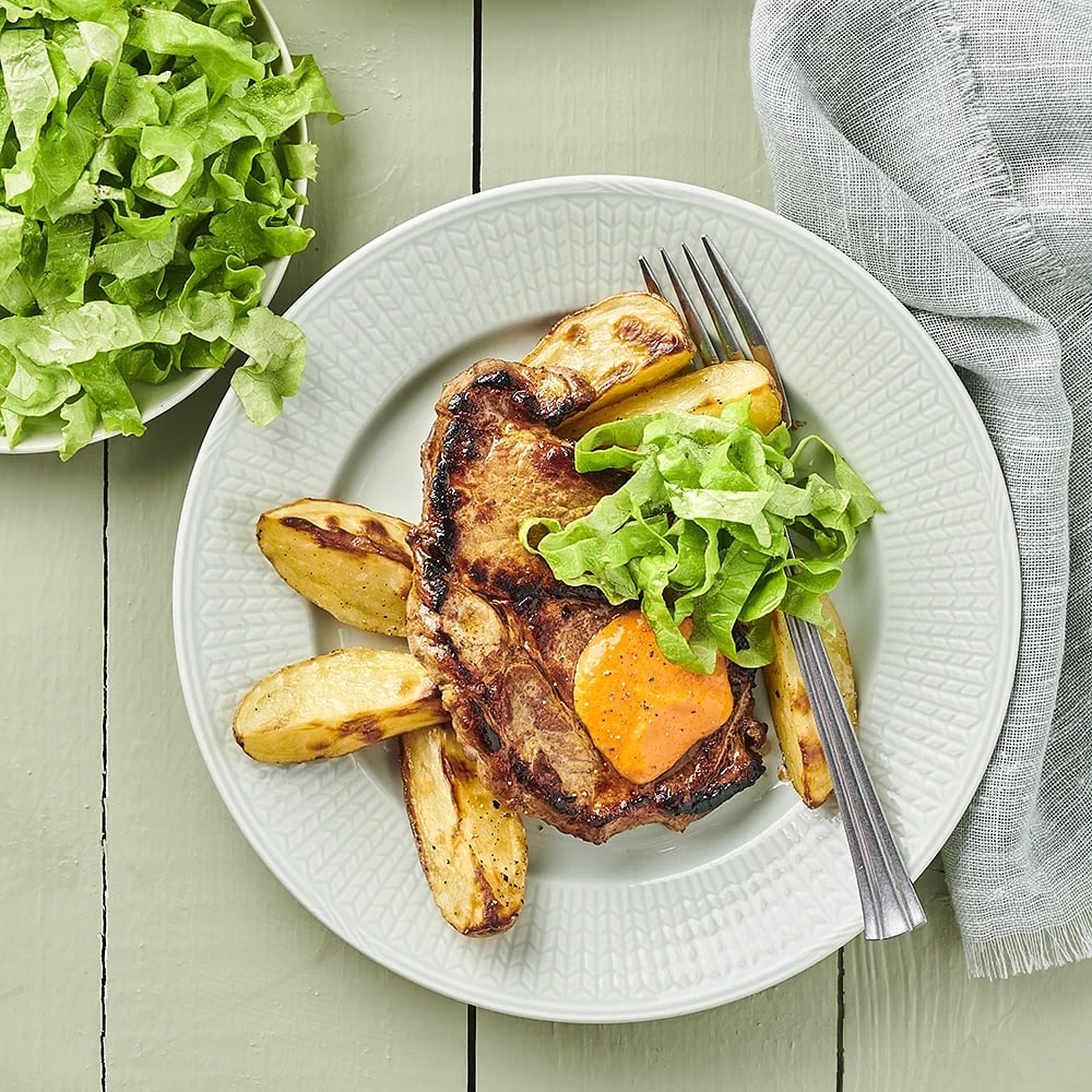 Fläskkarré med klyftpotatis och paprikaröra