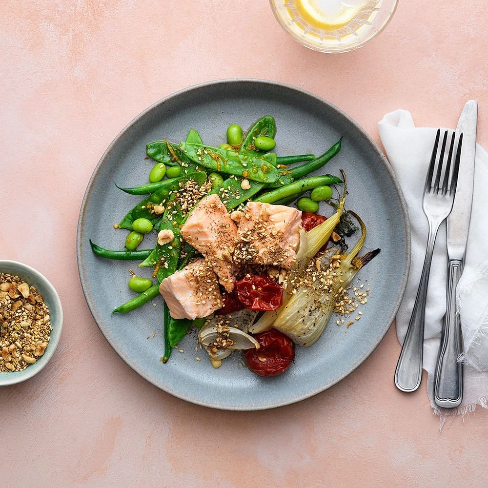Inkokt lax med bakade tomater och fänkål