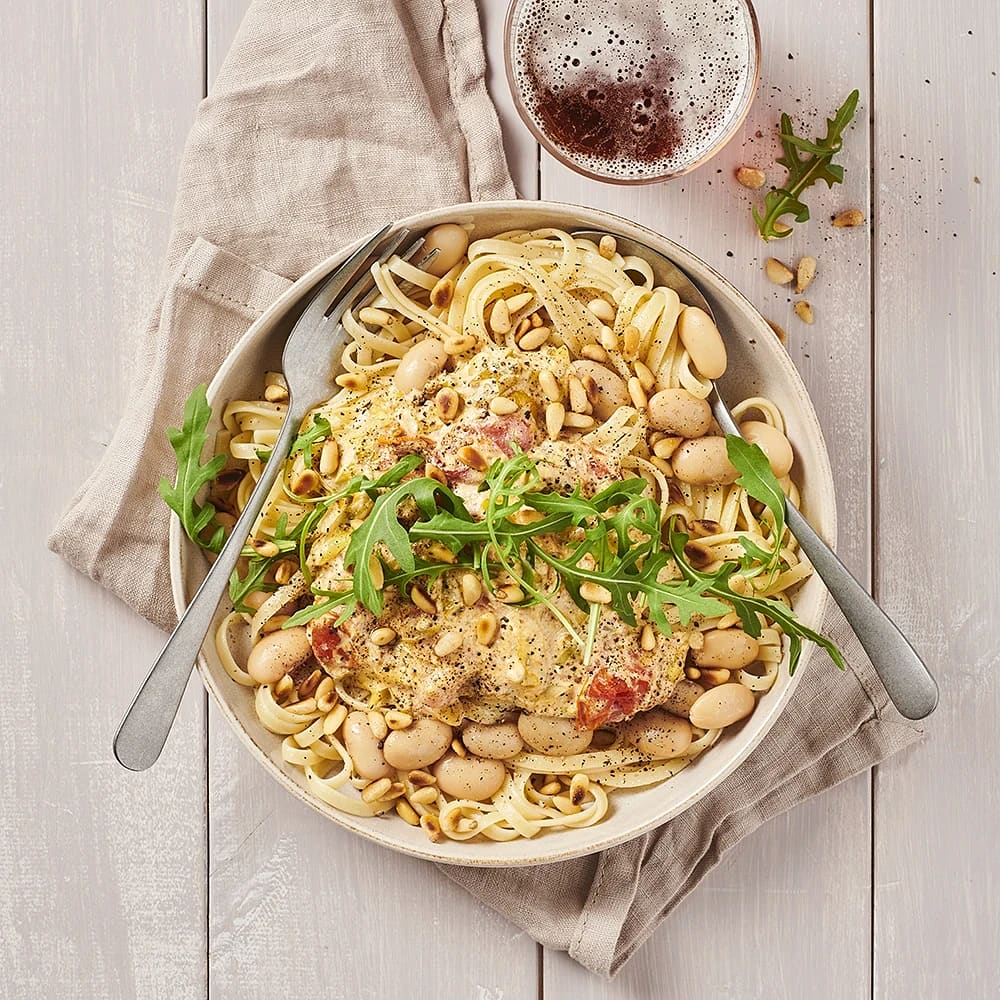 Bavettepasta med varm fetaost- och tomatkräm