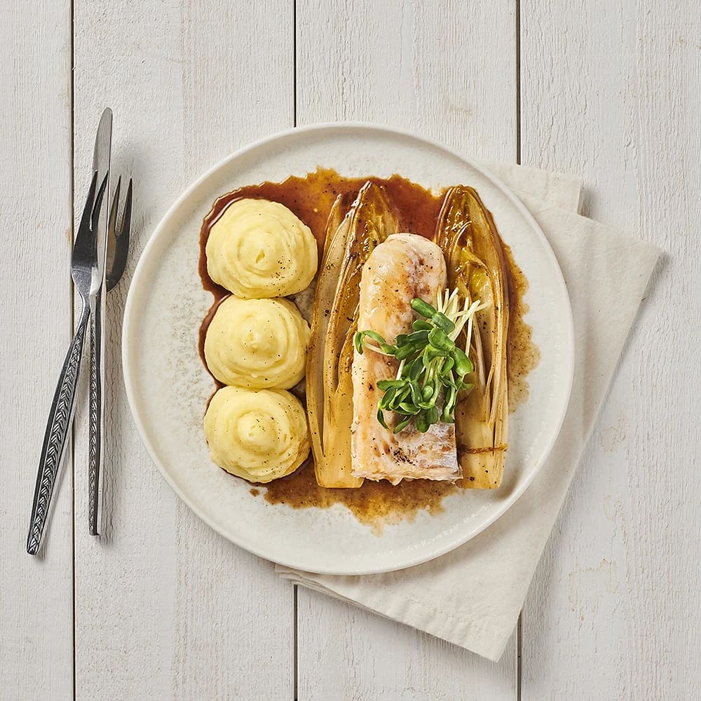 Ugnsbakad kolja med citron- och honungsstekt endive
