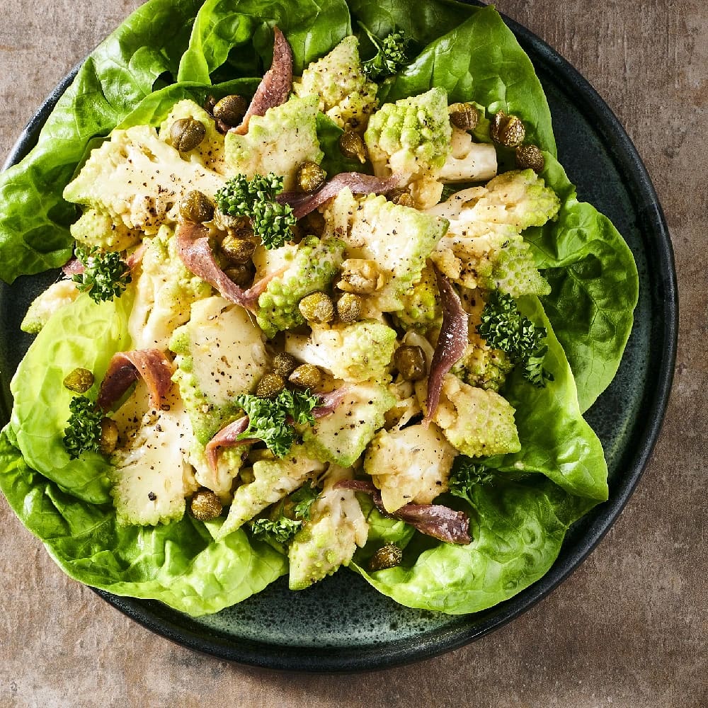 Dijonmarinerad romanesco med kapris och sardeller