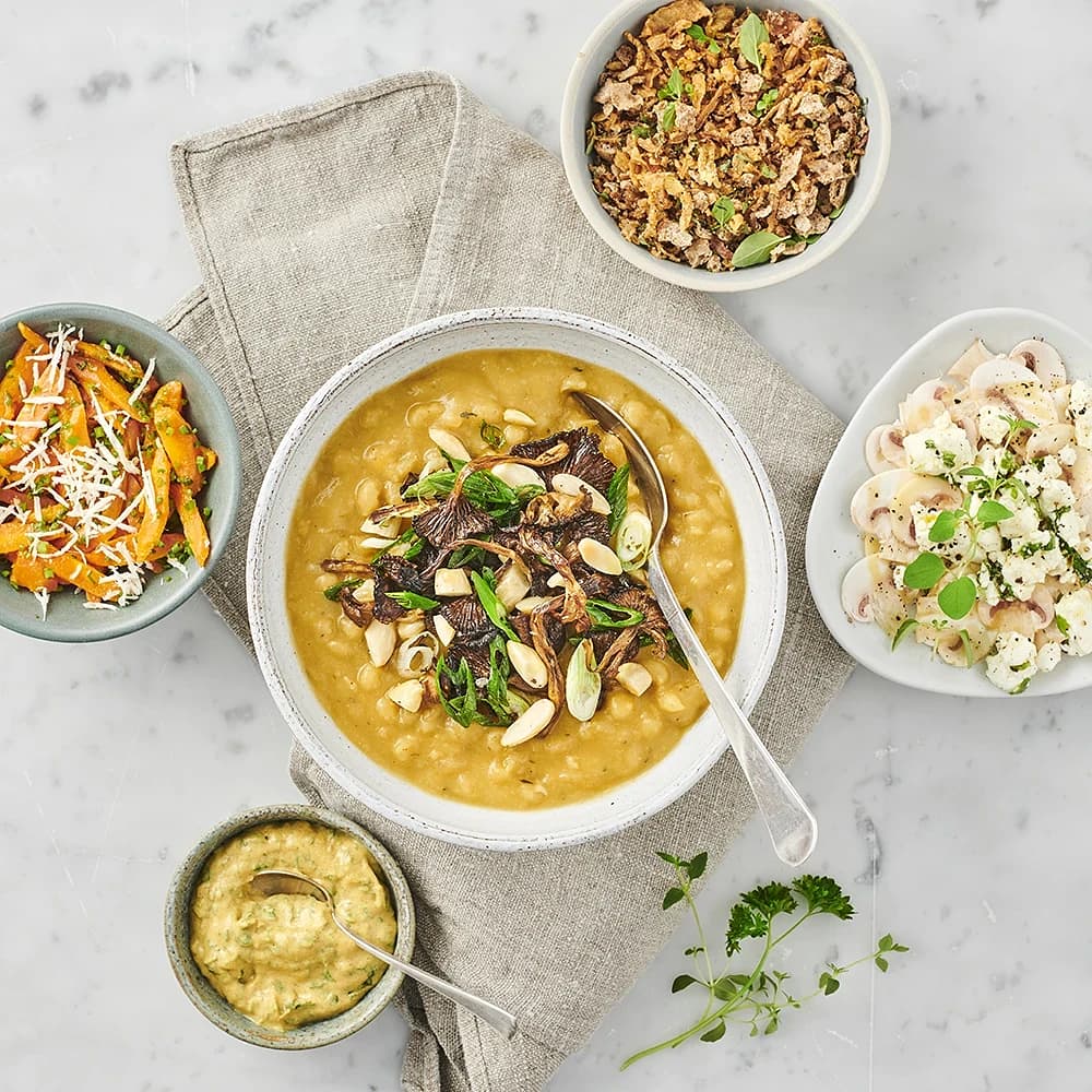 Vegansk ärtsoppa med olika toppings