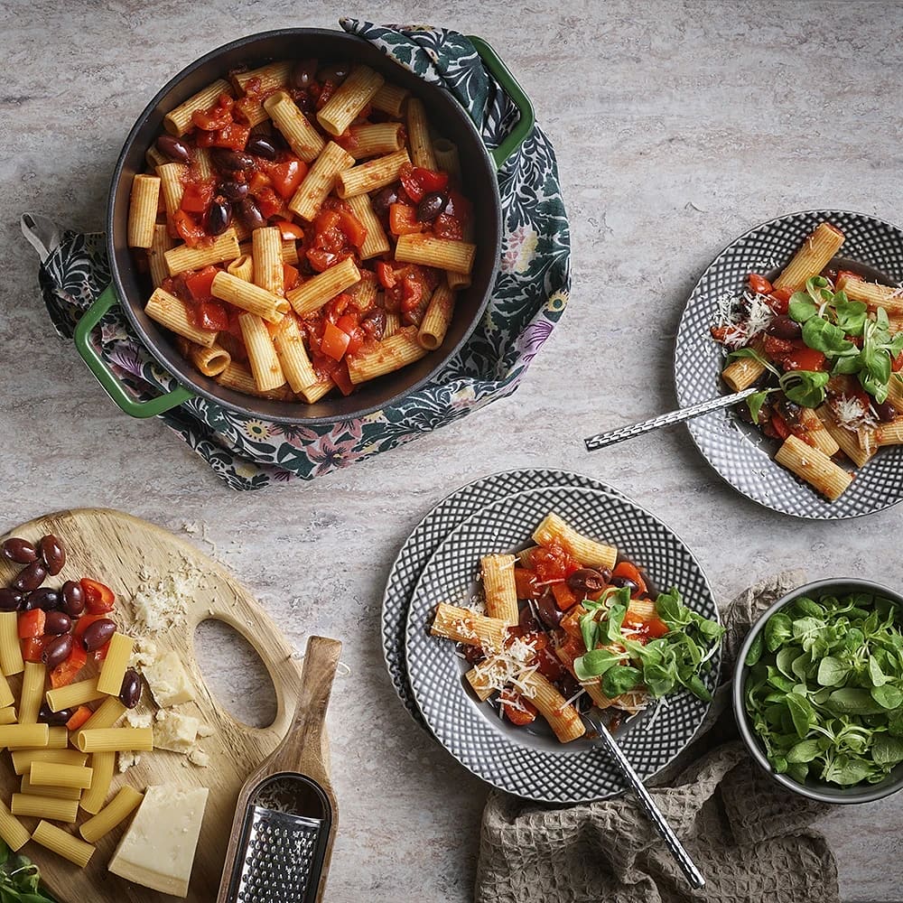 Pasta arrabbiata med paprika och oliver | Recept 