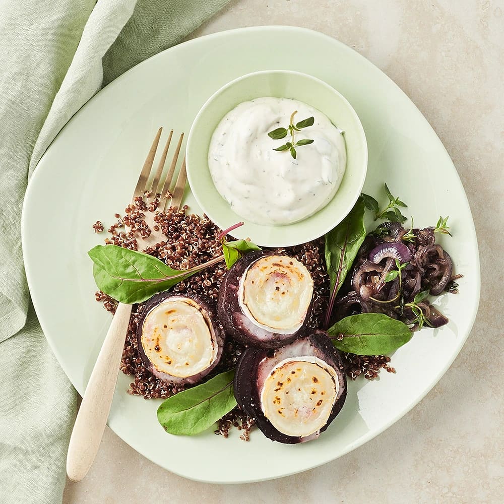 Getostgratinerade rödbetor med quinoa och timjancrème