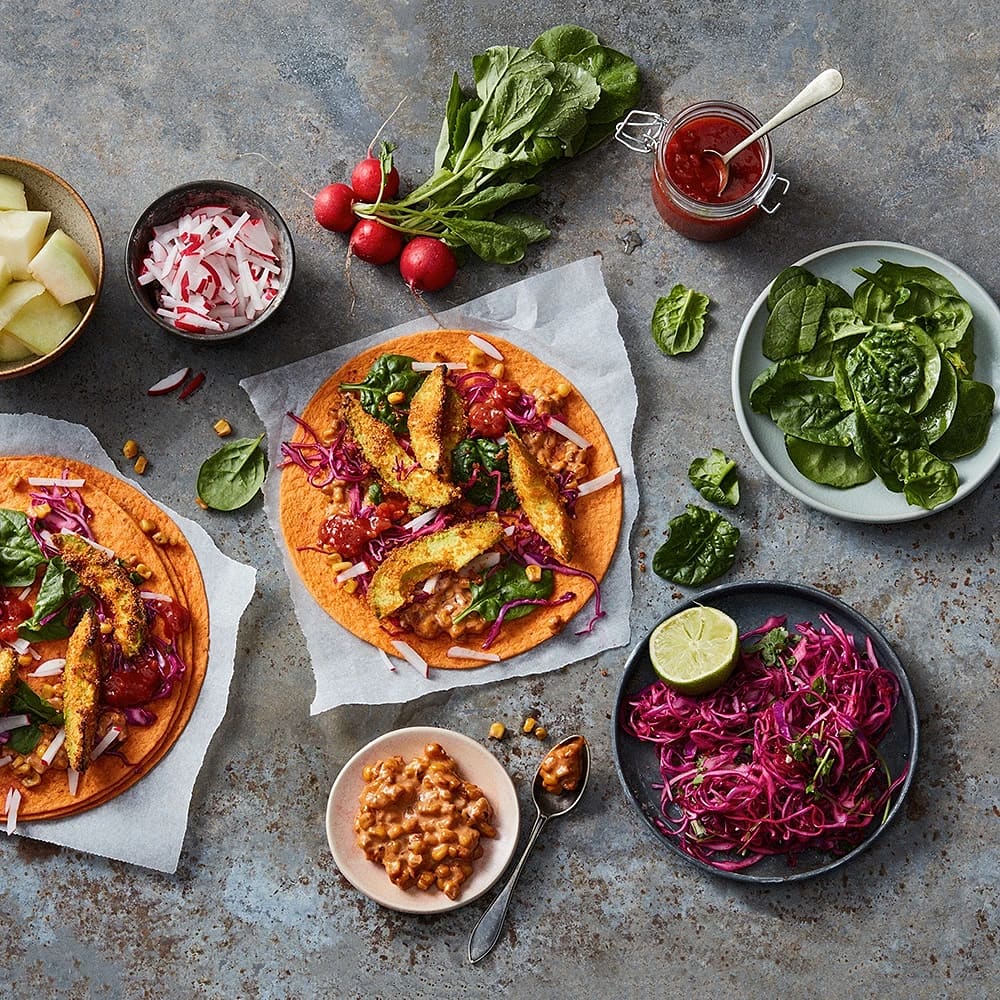 Tortillas med krispiga avokadoklyftor och chipotleröra