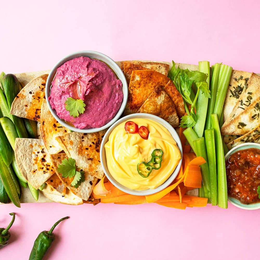 Tortillachips med hummus och dipp
