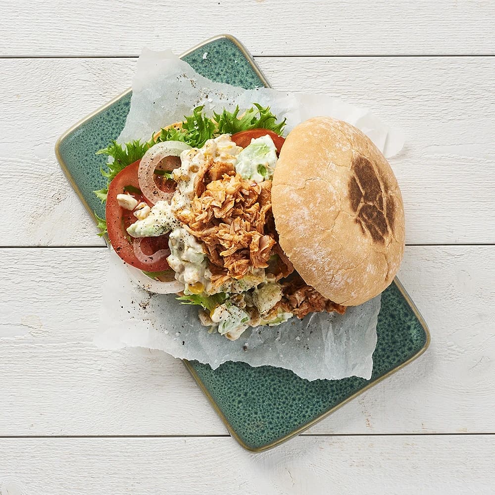 Pulled chicken med avokadoröra och rostad majs