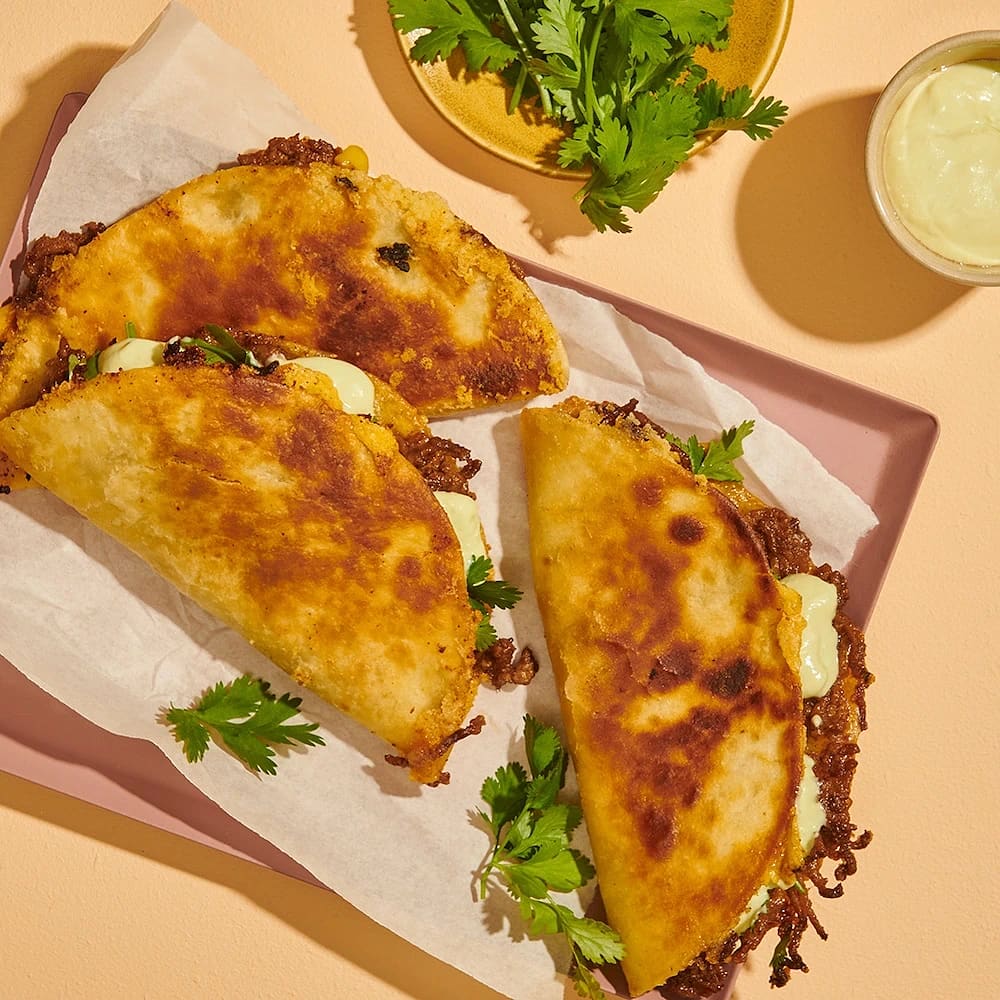 Krispiga tacos med avokadosås