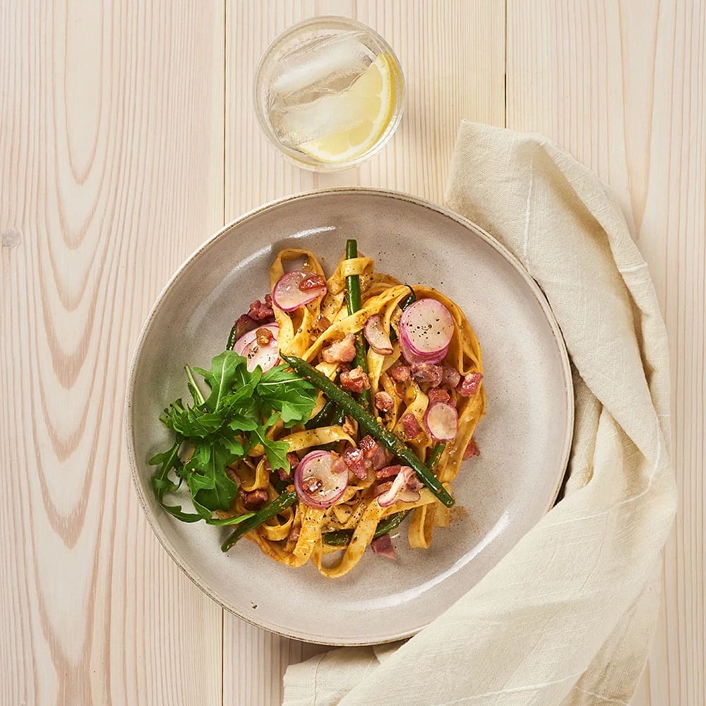 Pancettapasta med pesto och rucola