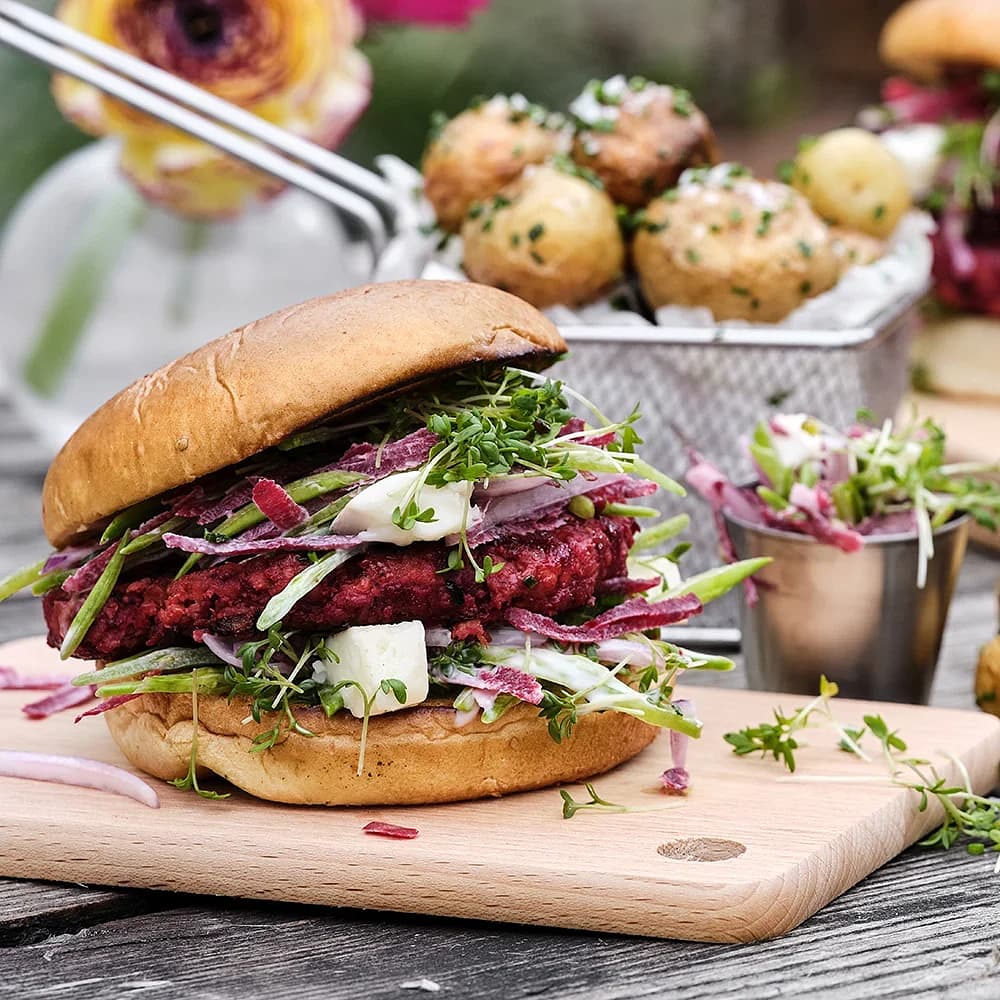 Rödbetsburgare med getostcoleslaw