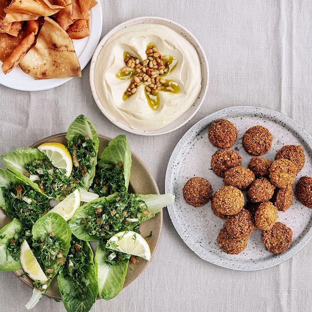 Falafel med tabbouleh och hummus