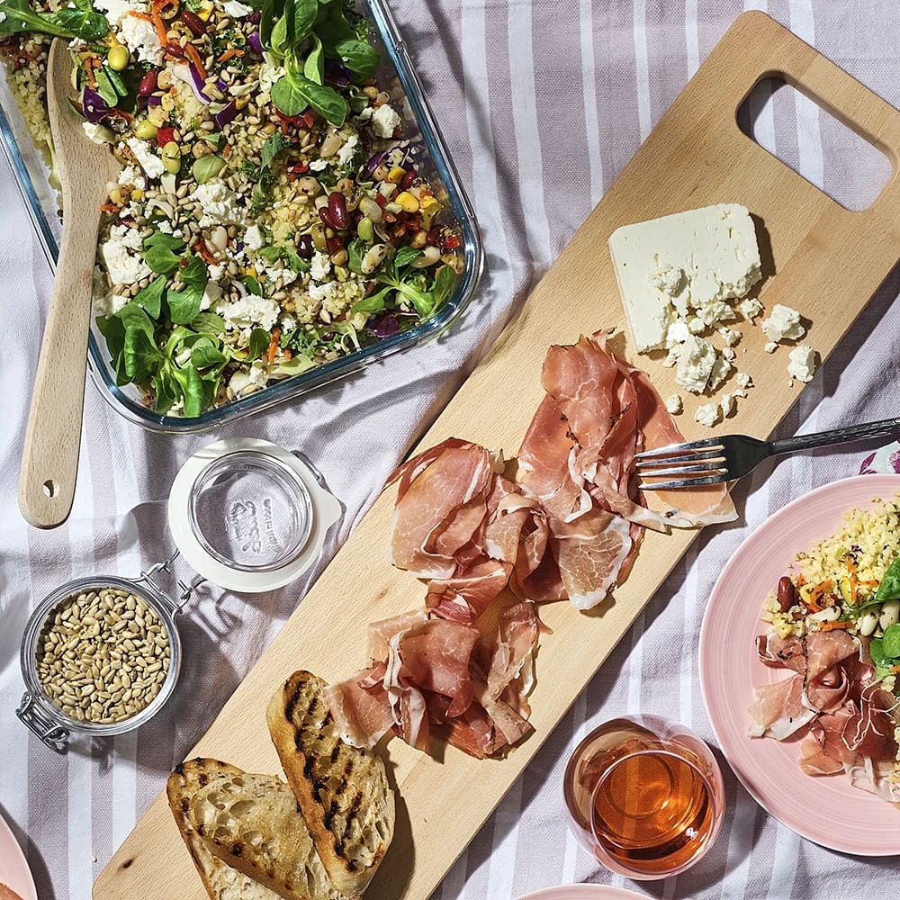 Bön- och olivsallad med bulgur och prosciutto