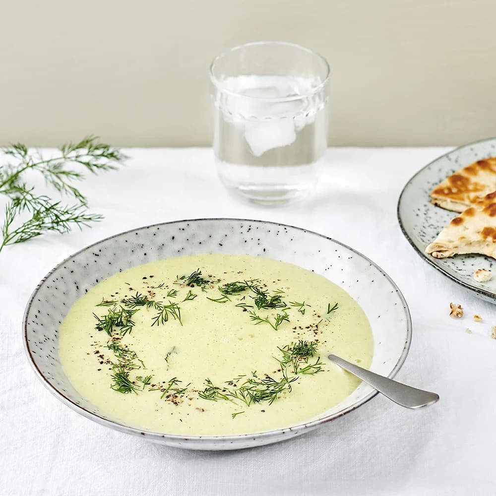 Soppa med zucchini, fänkål och dill