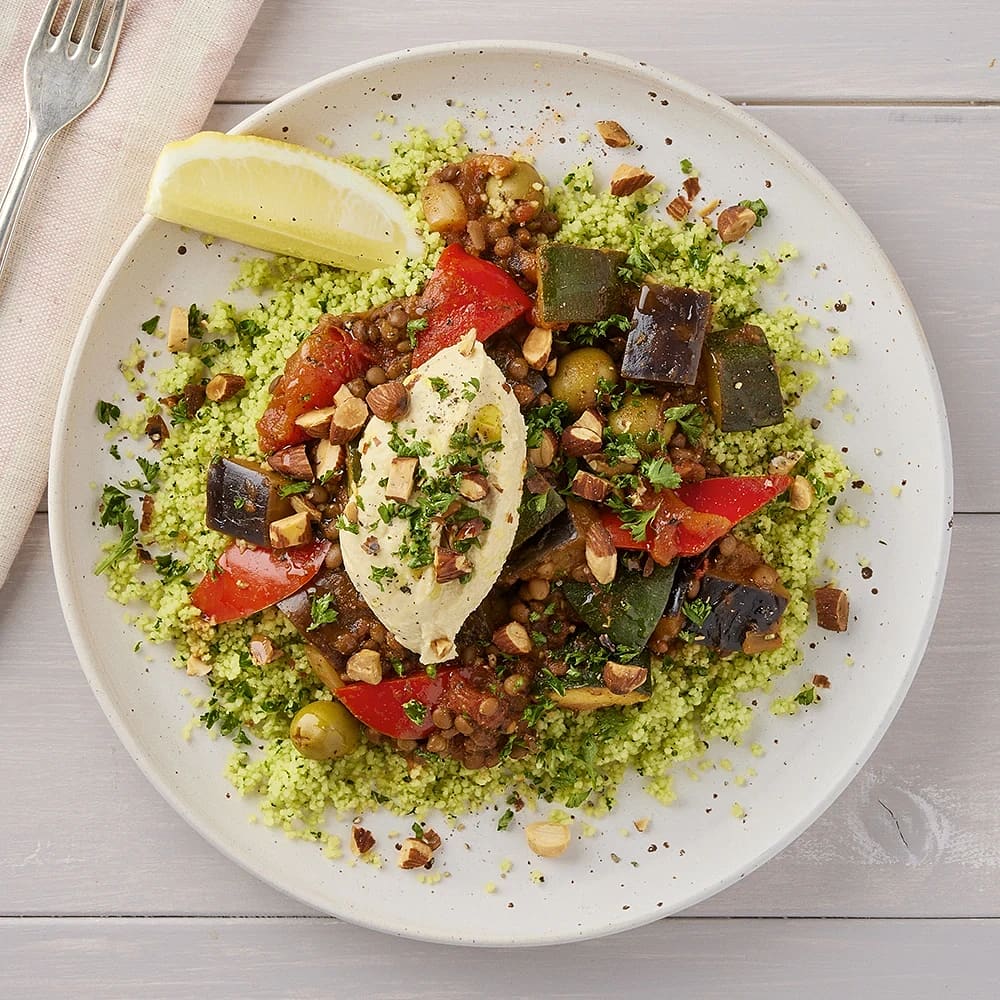 Ratatouille med grön couscous och hummus