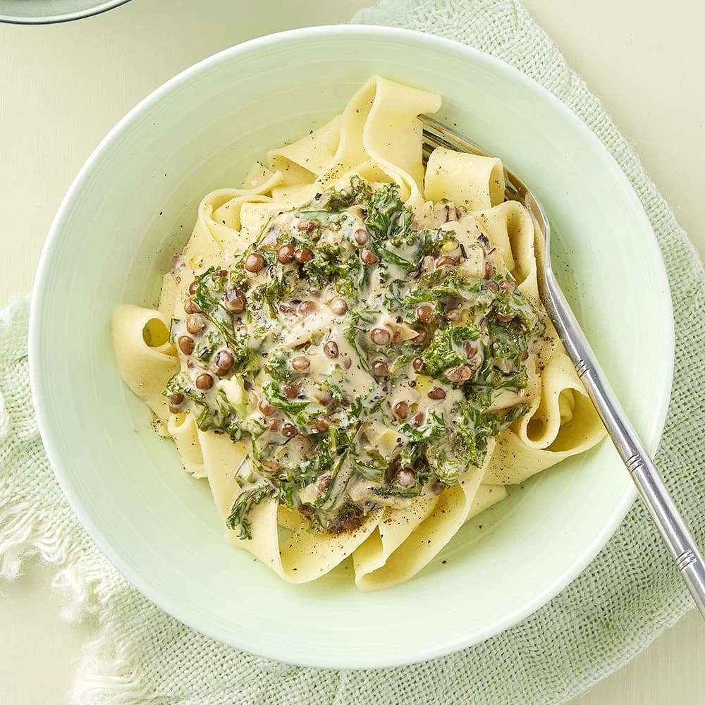 Pappardelle med gräddig grönkål och linser