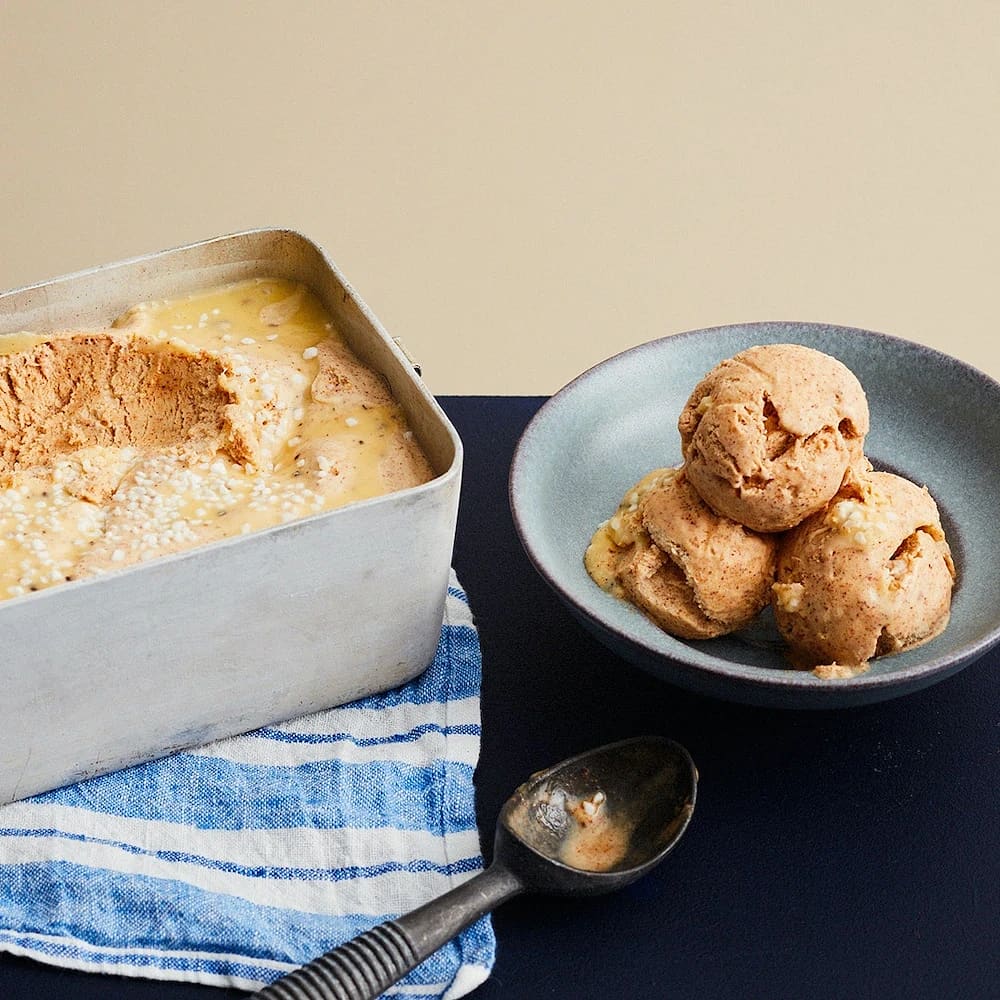 Kanelbulleparfait med kolarippel