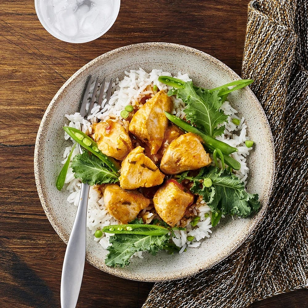 Kyckling i röd curry med salladsärtor