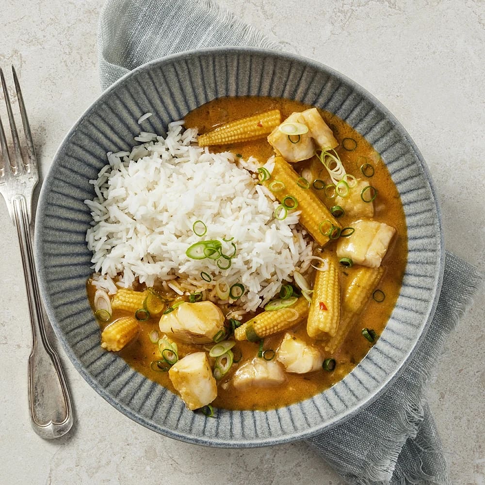 Fisk i paneng curry med minimajs