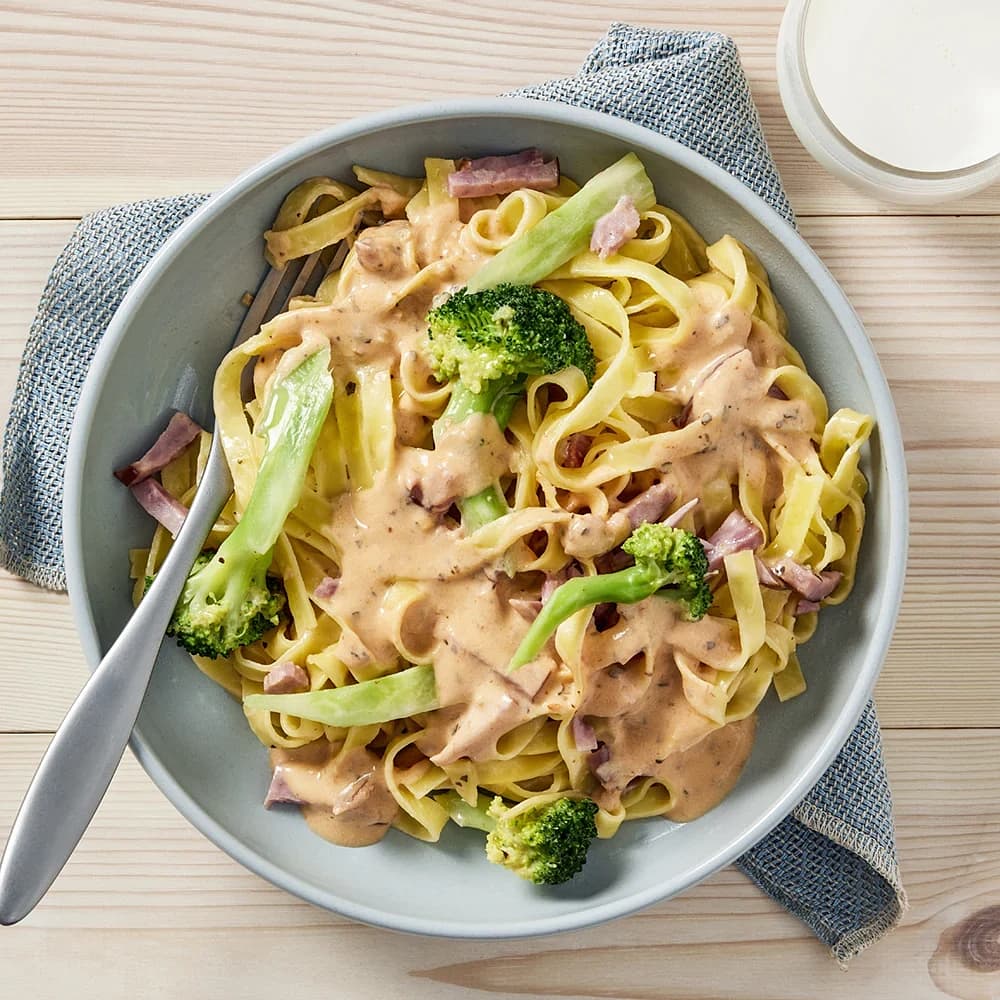 Krämig skinkpasta med broccoli | Recept 