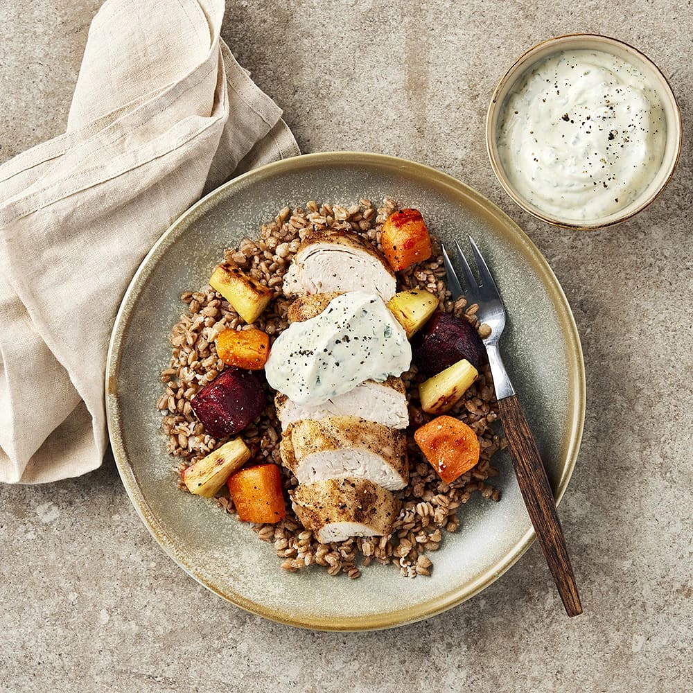 Kyckling med rotfrukter och ramslöksyoghurt
