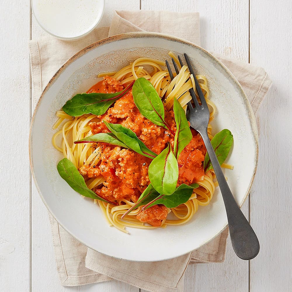 Het kycklingfärssås med linguine | Recept 