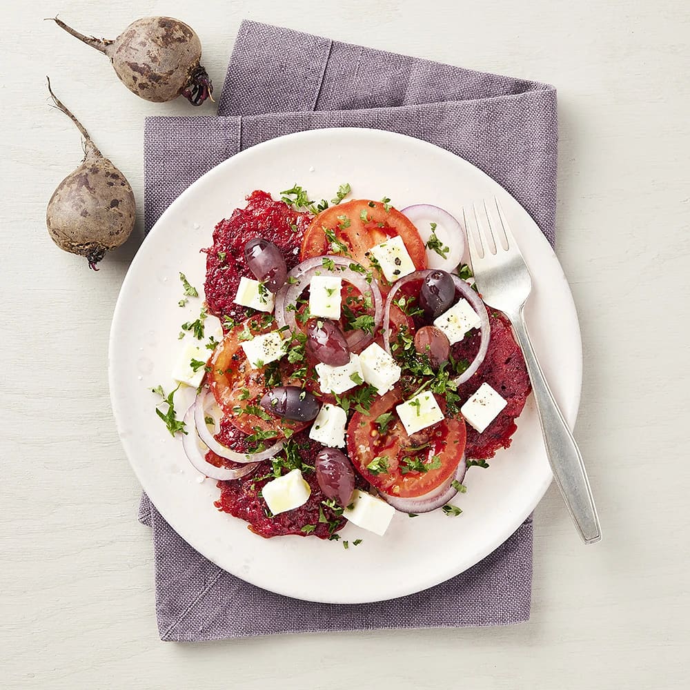 Rödbetsplättar med grekisk sallad