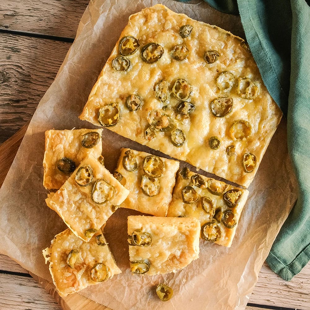 Glutenfri focaccia med jalapeño och ost