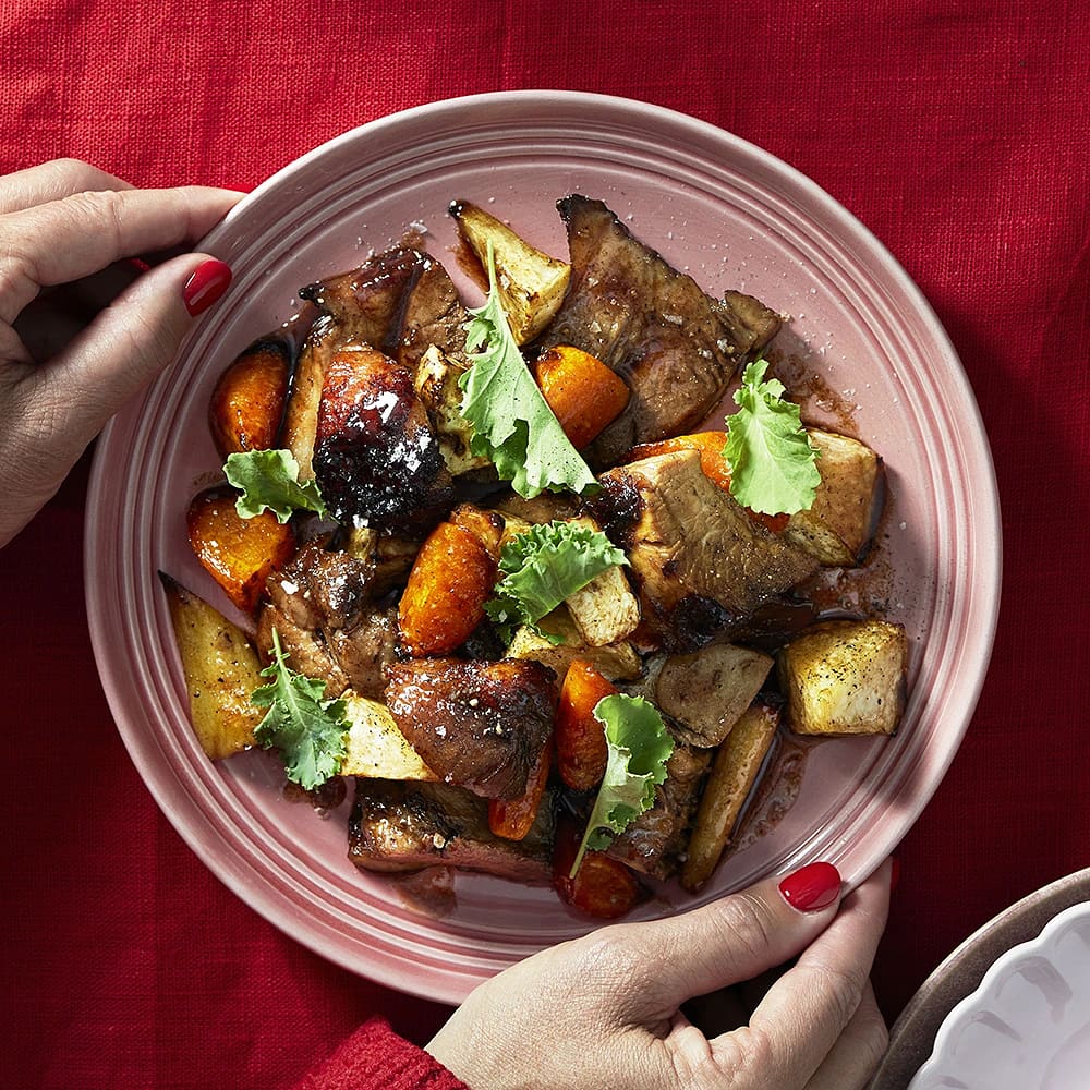 Glöggmarinerade revbensspjäll med rotfrukter