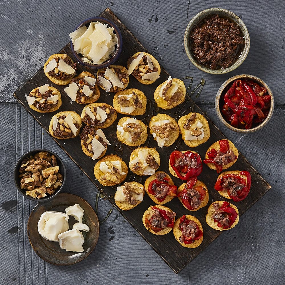 Crostini med olika toppings