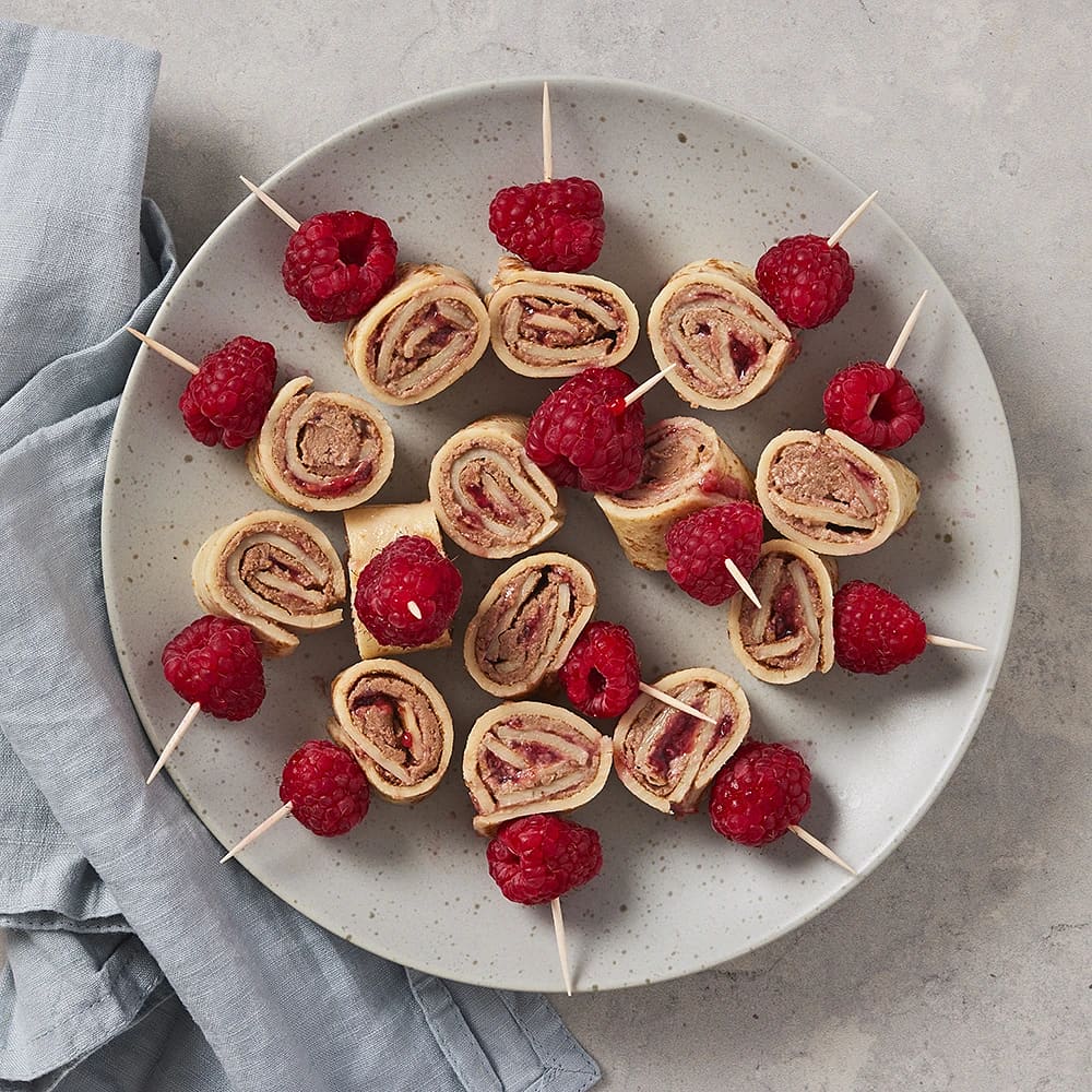 Pannkakssnittar med bär och nötcrème