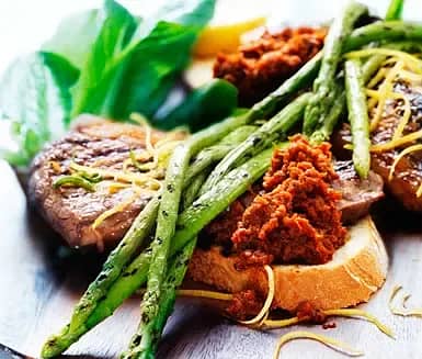 Citron- och rosmarinstek med bruschetta