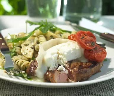 Nygrillad karré med getost och tomat