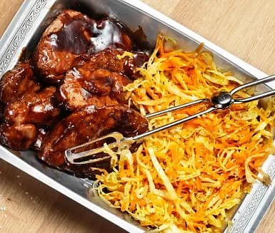 Glaserad karré med kål- och sesamsallad