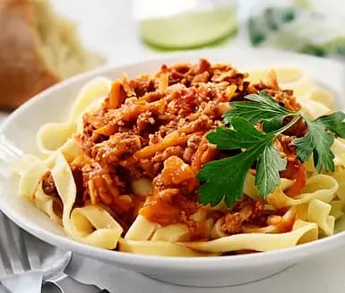 Köttfärssås med rotfrukter och pasta