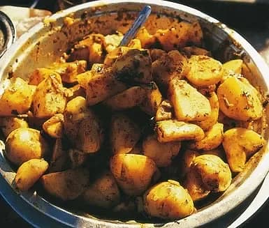 Kryddig potatis med sesamfrö