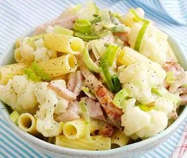 Gayrioddiy porno ichki kiyim Mobil telefondan shaxsiy intim fotosurat