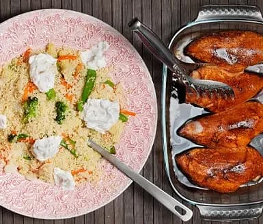 Kyckling couscous med mandelyoghurt