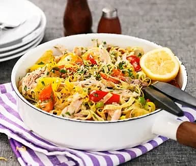 Pastapanna med kyckling, paprika och citron