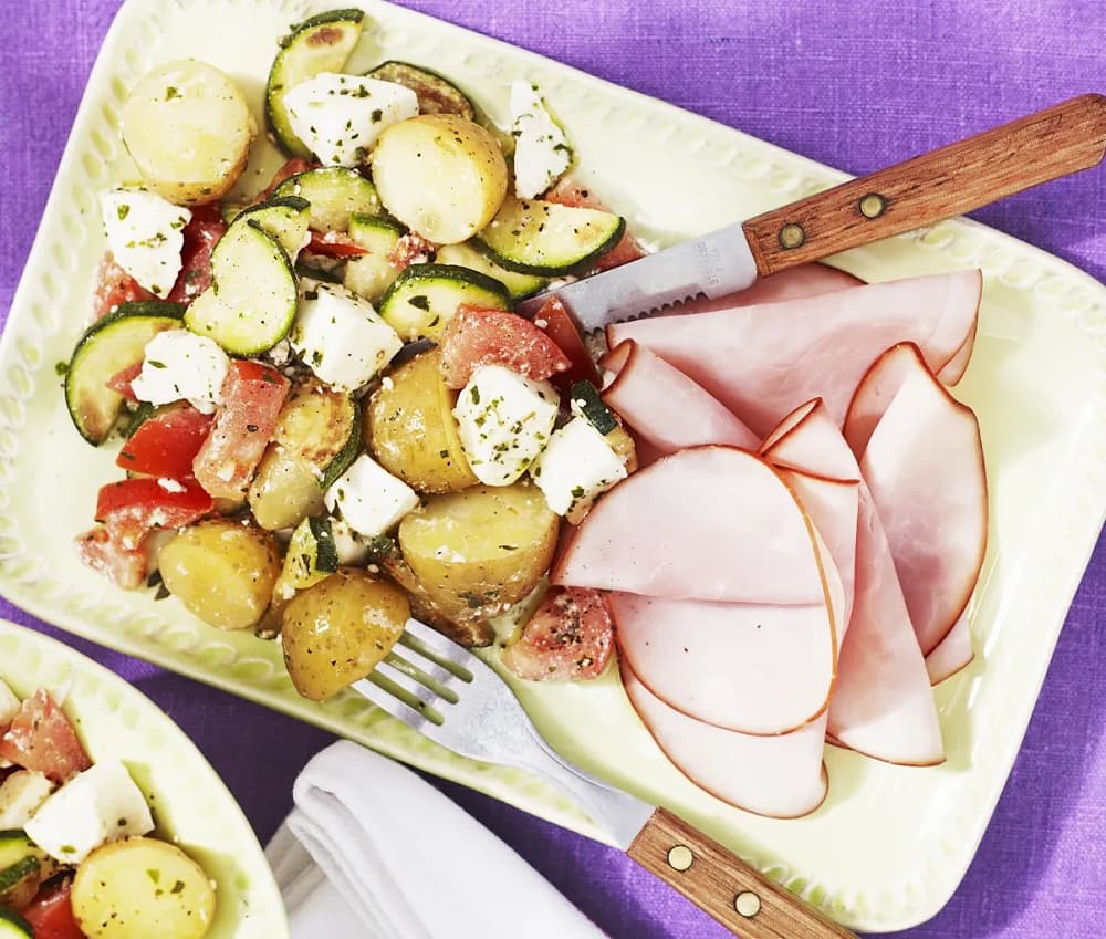 Rökt skinka med ljummen potatissallad med mozzarella