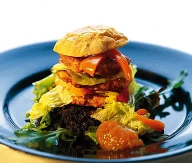 Laxburgare med senap, grönt och mango chutney