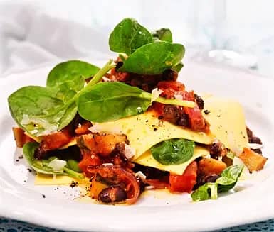 Öppen lasagne med zucchini, tomat och parmesan