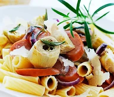 Tortiglioni med salsiccia, kronärtsskockor och rosmarin