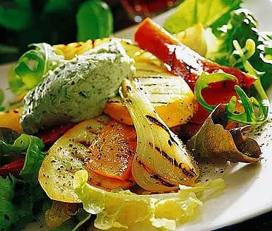 Ljummen sallad med getostcrème