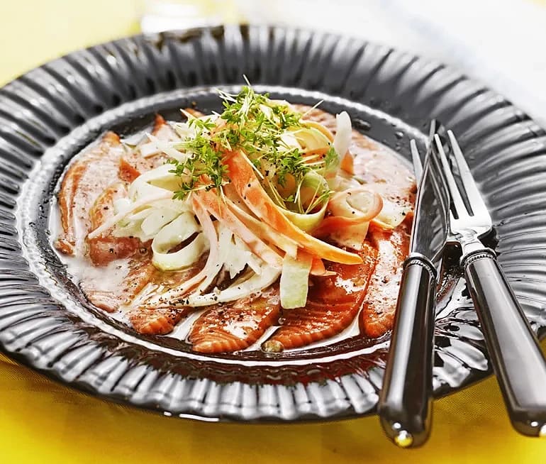 Lax med limedressing och wasabigrönsaker
