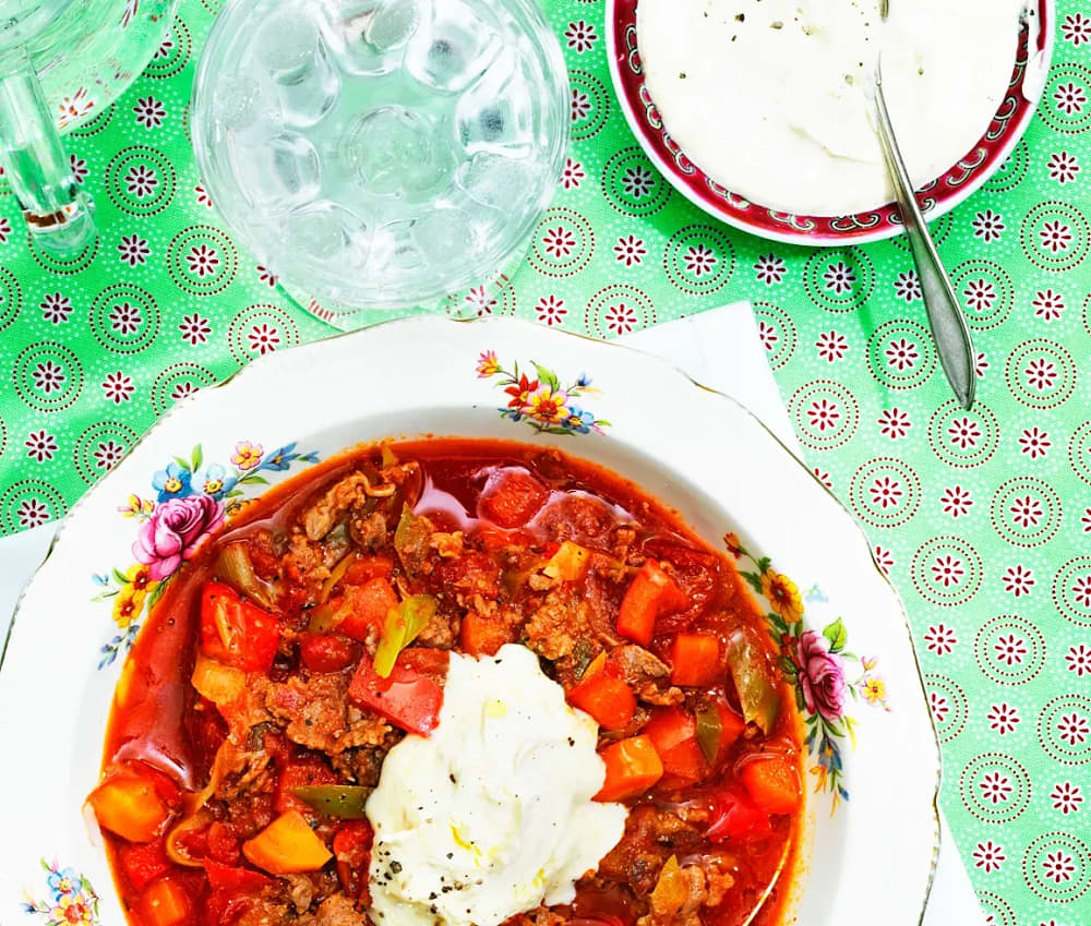 Viltgulasch med vitlökskräm