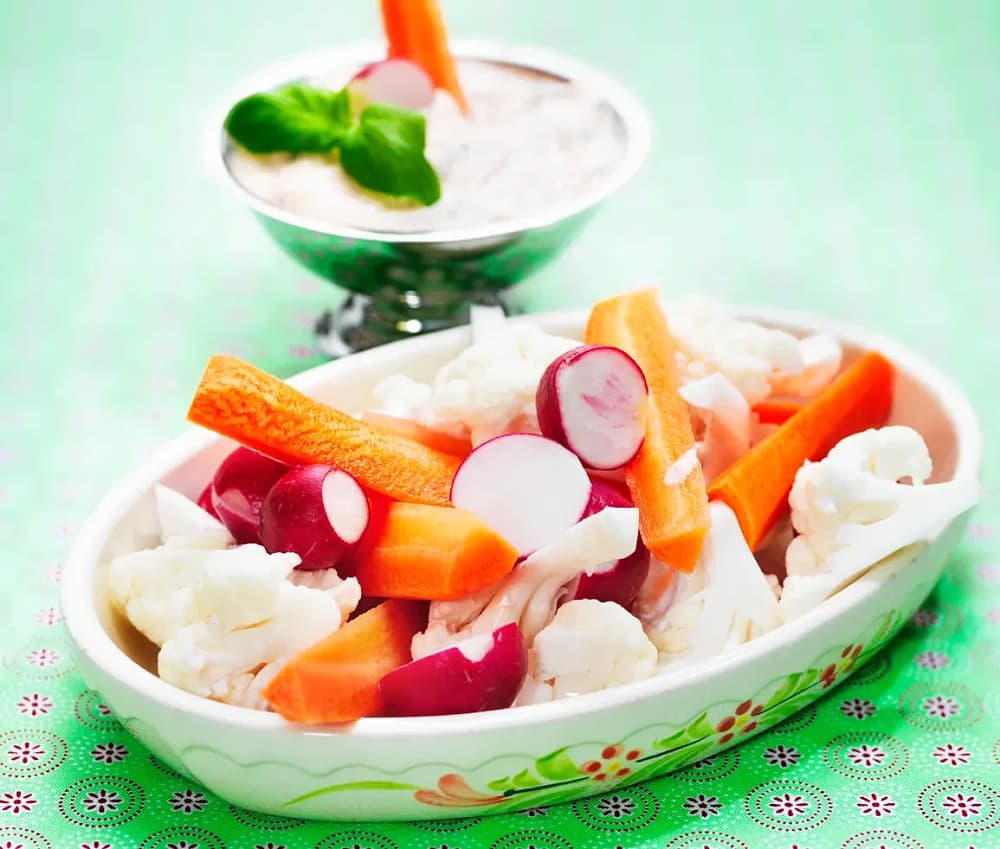 Basilikadipp med crudité