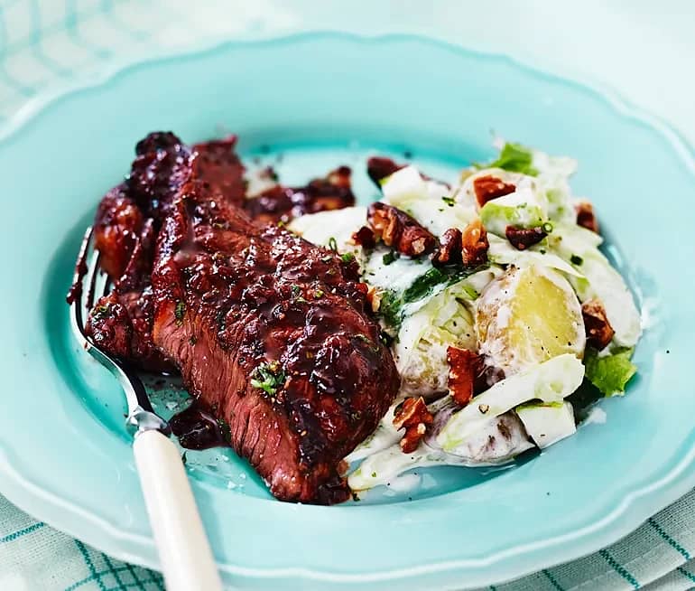 Grillad rumpstek med colaglaze och potatissallad ”Waldorf”