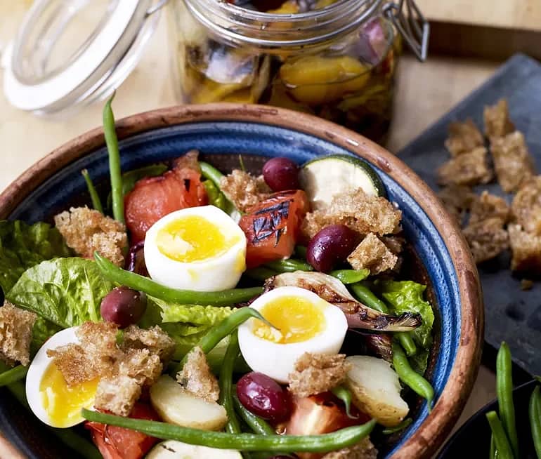 Salade niçoise med grillade grönsaker